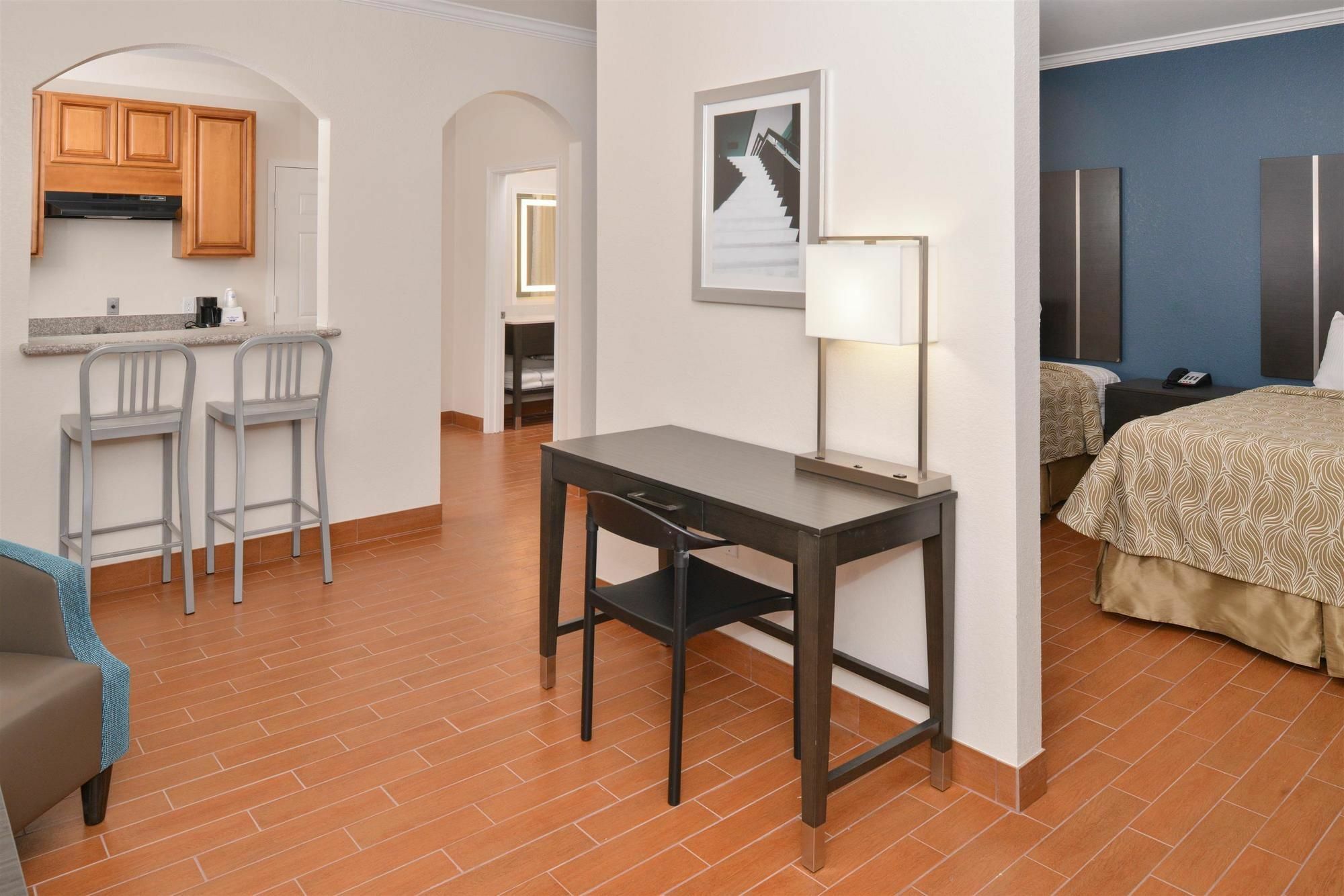 Regency Inn & Suites- Nw Houston Jersey Village Экстерьер фото