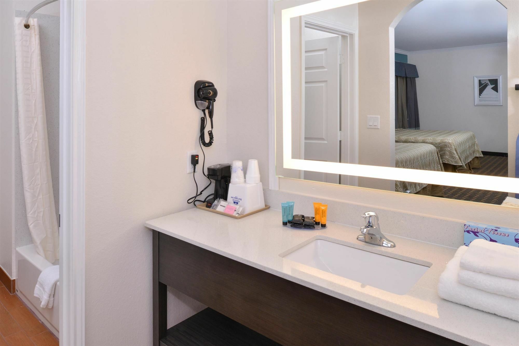 Regency Inn & Suites- Nw Houston Jersey Village Экстерьер фото